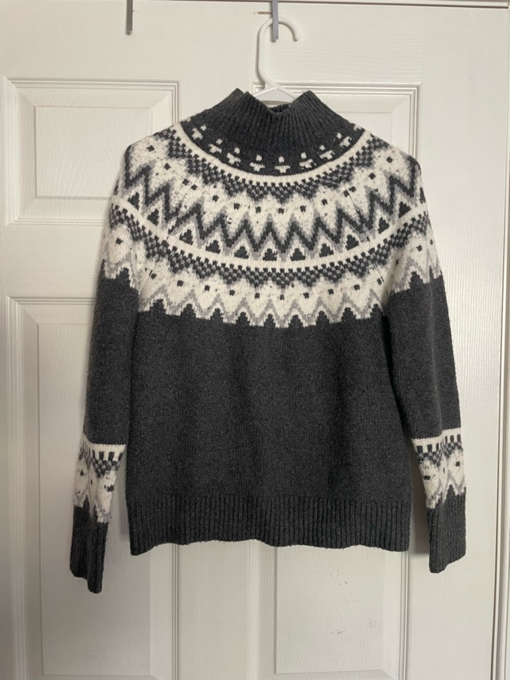 Max Studio Womens XS Charcoal Gray & White Fair Isle Mock Neck Sweater